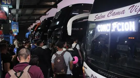 Tras alza de combustibles: pasajes de buses interurbanos podrían subir hasta un 30%