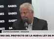“Yo creo que representa una empresa”: Senador Gastón Saavedra apunta contra ministro Quiroz por el manejo frente al alza de los combustibles