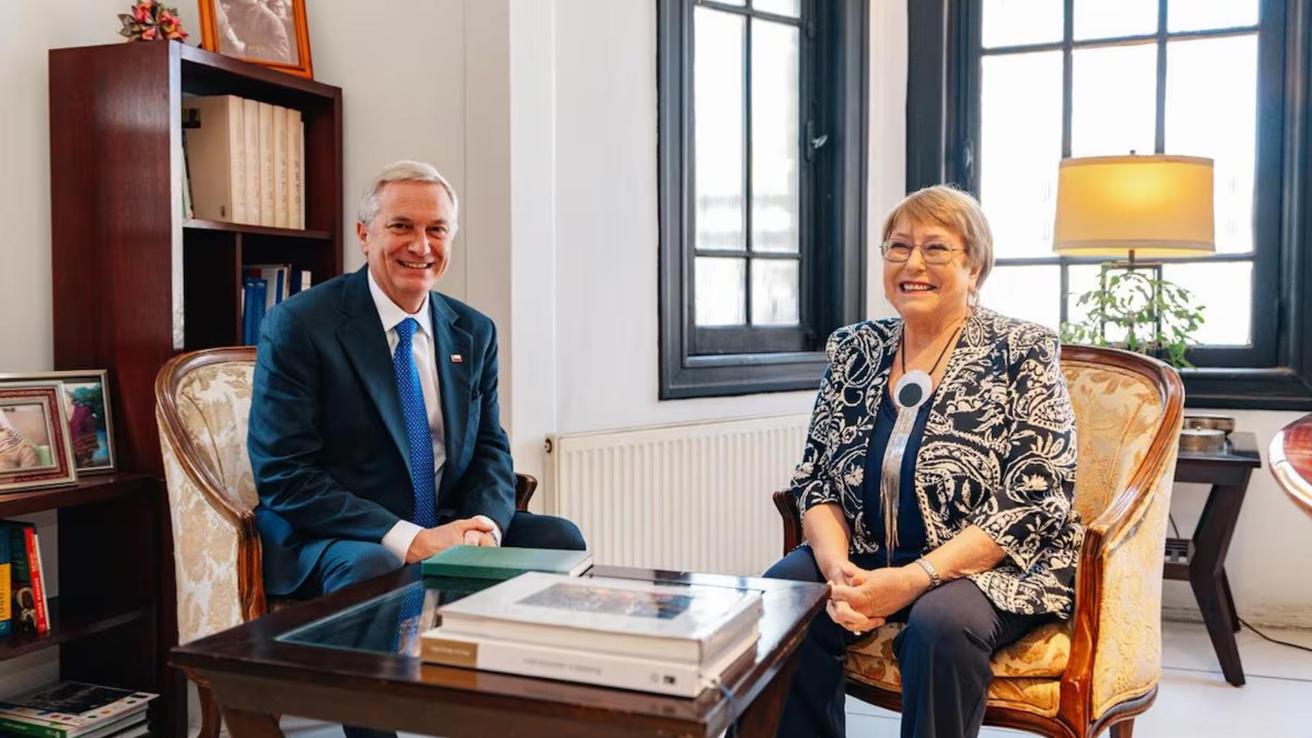 Presidente José Antonio Kast se reúne con Michelle Bachelet en La Moneda