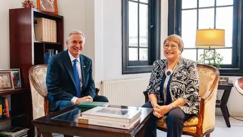 Presidente José Antonio Kast se reúne con Michelle Bachelet en La Moneda