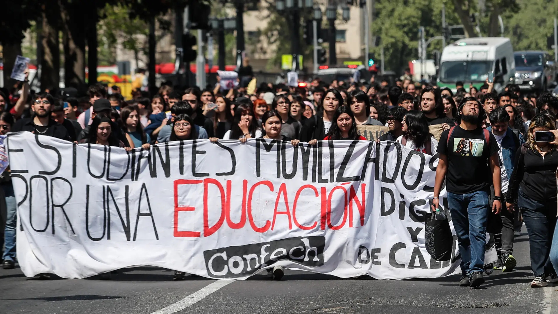 Confederación de Estudiantes de Chile llama a marcha por recorte en educación y límite a la gratuidad