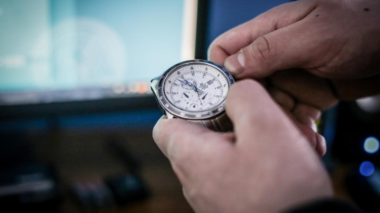 ¿Cuándo es el cambio de hora en Chile? En Semana Santa y el primer fin de semana largo del 2026