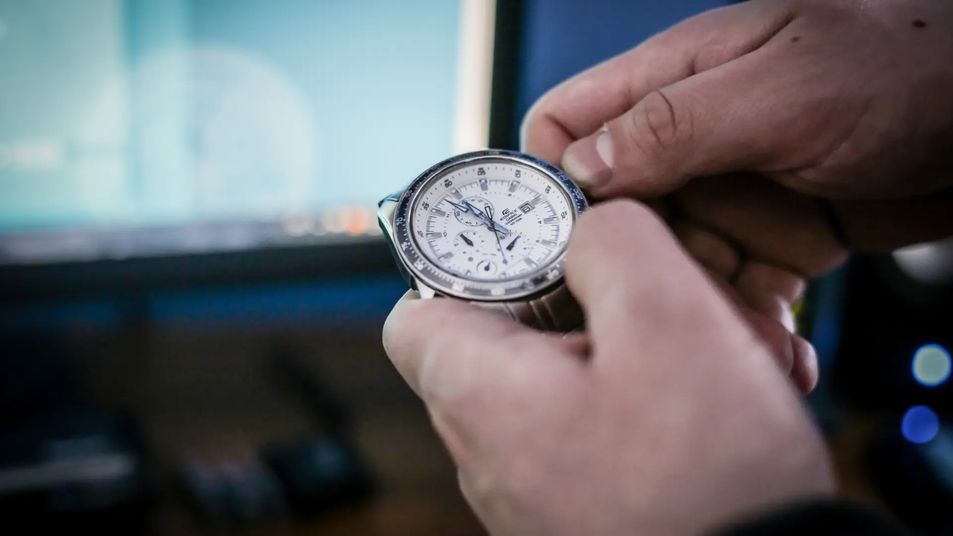 ¿Cuándo es el cambio de hora en Chile? En Semana Santa y el primer fin de semana largo del 2026