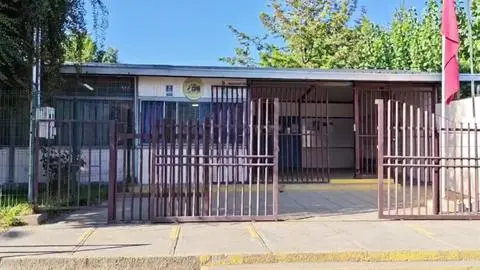 Sorprenden a estudiante que intentaba ingresar con un arma cargada a colegio de Curicó