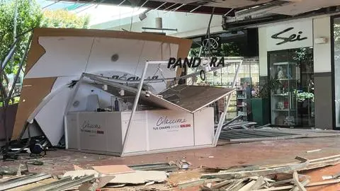 Techo colapsó en centro comercial de Quilpué: Una persona resultó lesionada