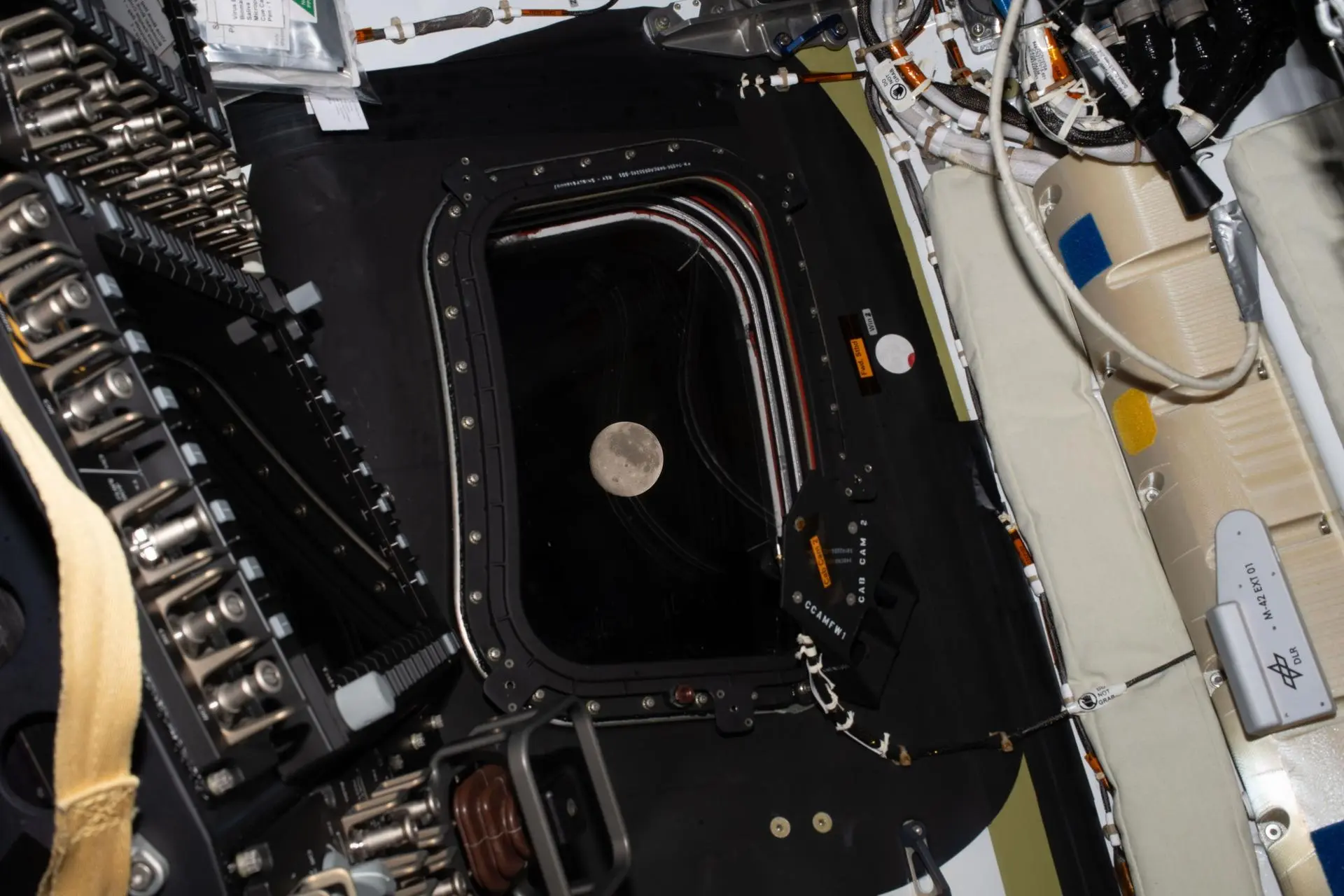 Artemis II rompe el récord de Apolo 13 y se convierte en la misión tripulada que más lejos ha estado de la Tierra