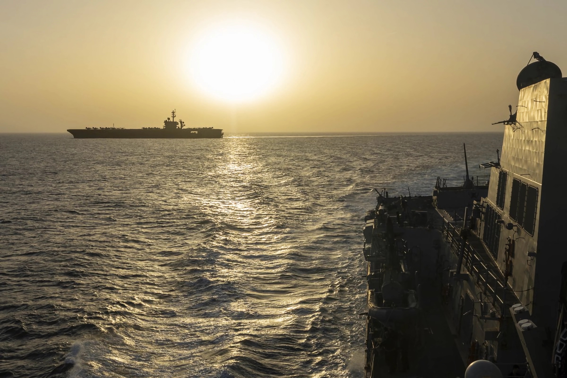 Irán impone cierre del estrecho de Ormuz ante permanencia del bloqueo estadounidense en la zona