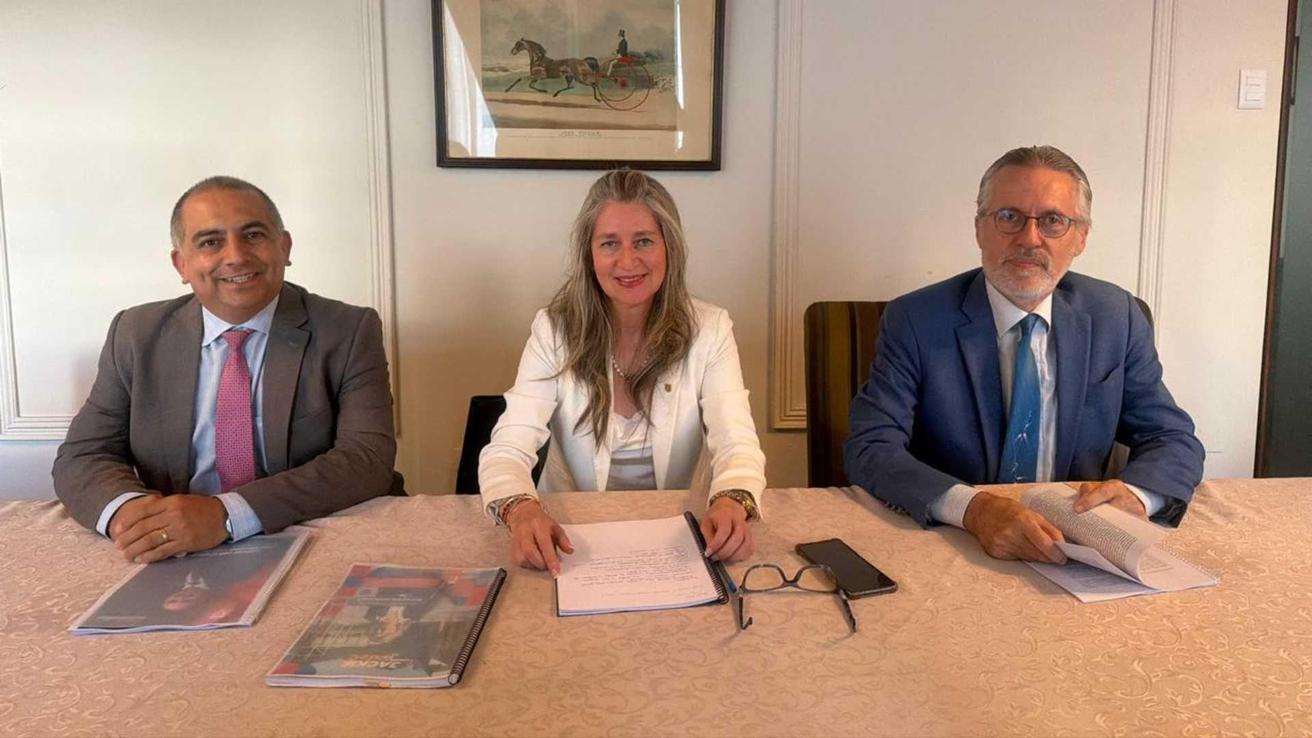 Jacqueline Sepúlveda suma apoyos en la carrera por la Rectoría UdeC