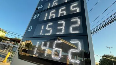 Baja del petróleo: Cuándo disminuirá el precio del combustible en Chile