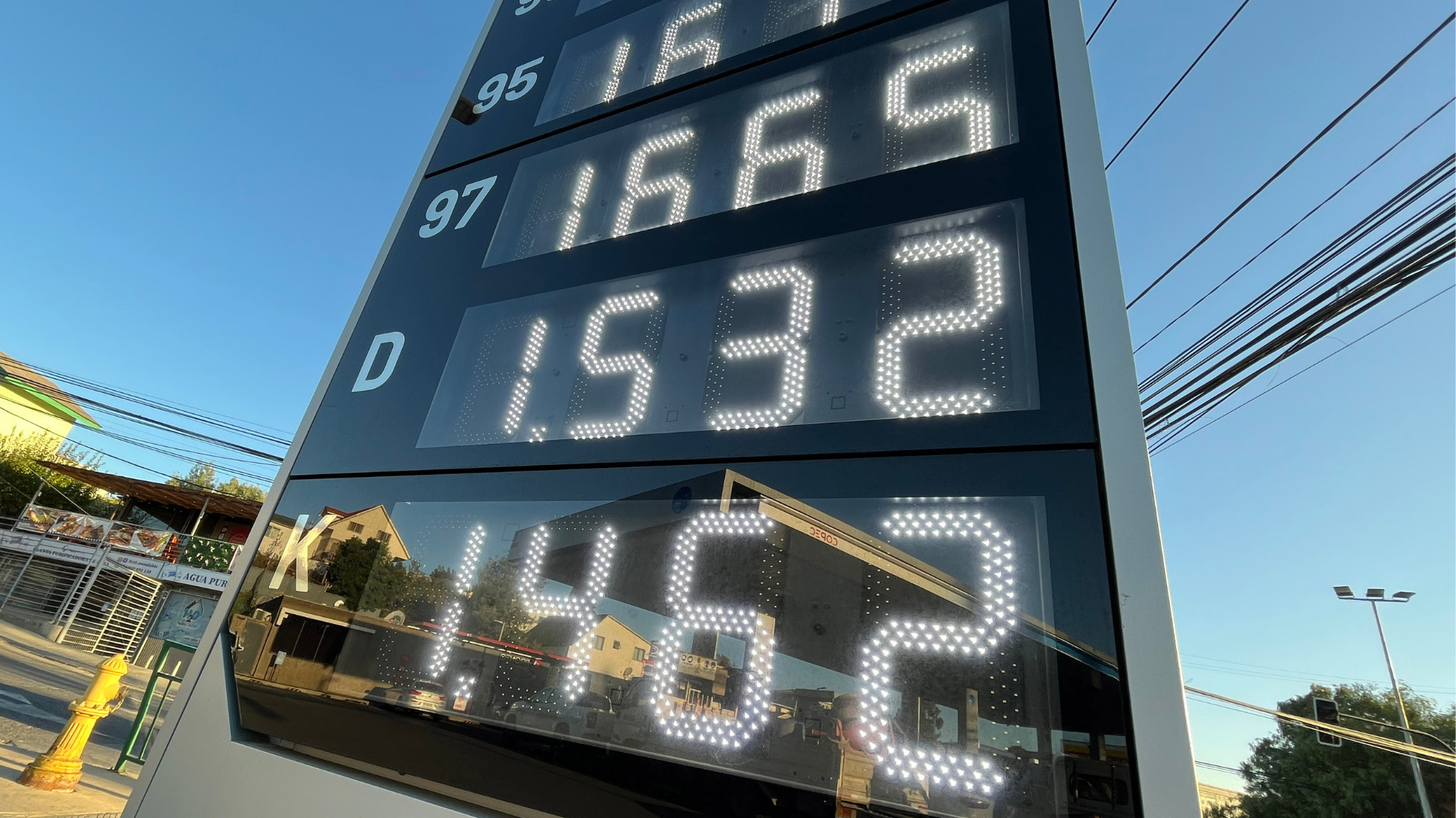 Baja del petróleo: Cuándo disminuirá el precio del combustible en Chile