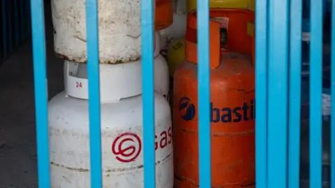 Subdere aún no define mecanismo para entregar beneficio del balón de gas por alza de la bencina
