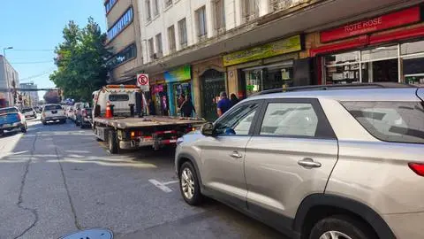 Usaba conocida calle de Concepción como estacionamiento y ya debía $5 millones: Envían su auto a corralón municipal