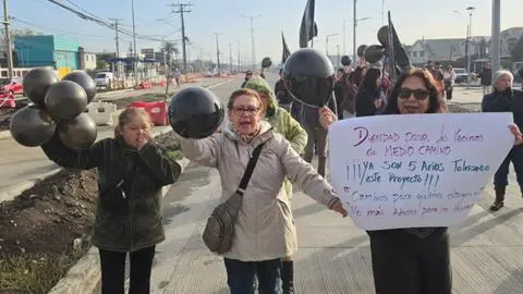 Vecinos de Talcahuano protestan por nueva paralización del Eje Colón y relatan cinco años de abandono: “Hemos vivido lo peor”