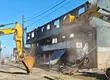 Parte demolición de edificios en Ríos de Chile de Lirquén bajo tenso momento entre vecinas y ministro Iván Poduje