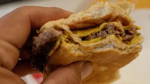 “Que esto sirva de lección”: Familia del Biobío tras muerte de niño de 8 años tras comer hamburguesa en local de su comuna