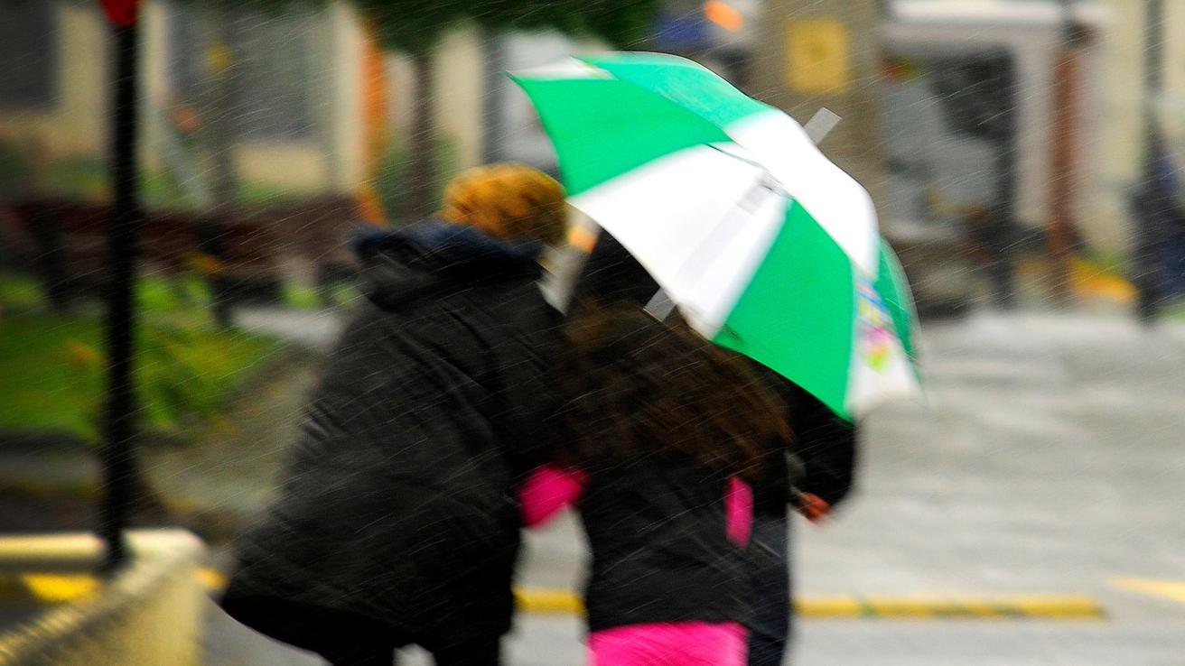Hasta 120 km/h: Emiten una alerta meteorológica por fuertes vientos y lluvia en zonas del sur de Chile