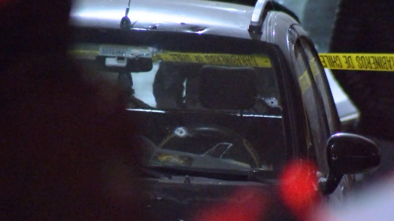 Se percutaron más de 30 disparos: Hombre muere acribillado al interior de su vehículo tras visitar a familiares en Puente Alto