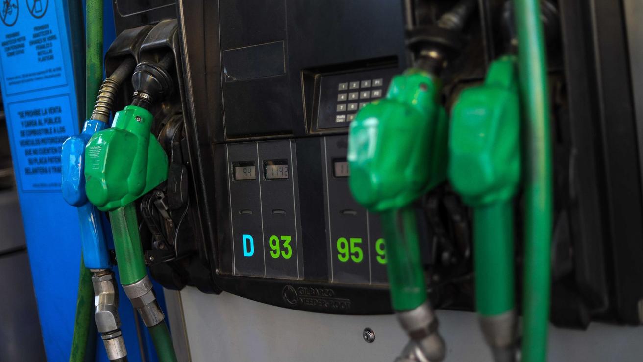 Estos conductores pueden recibir bono de hasta $600 mil para cargar combustible