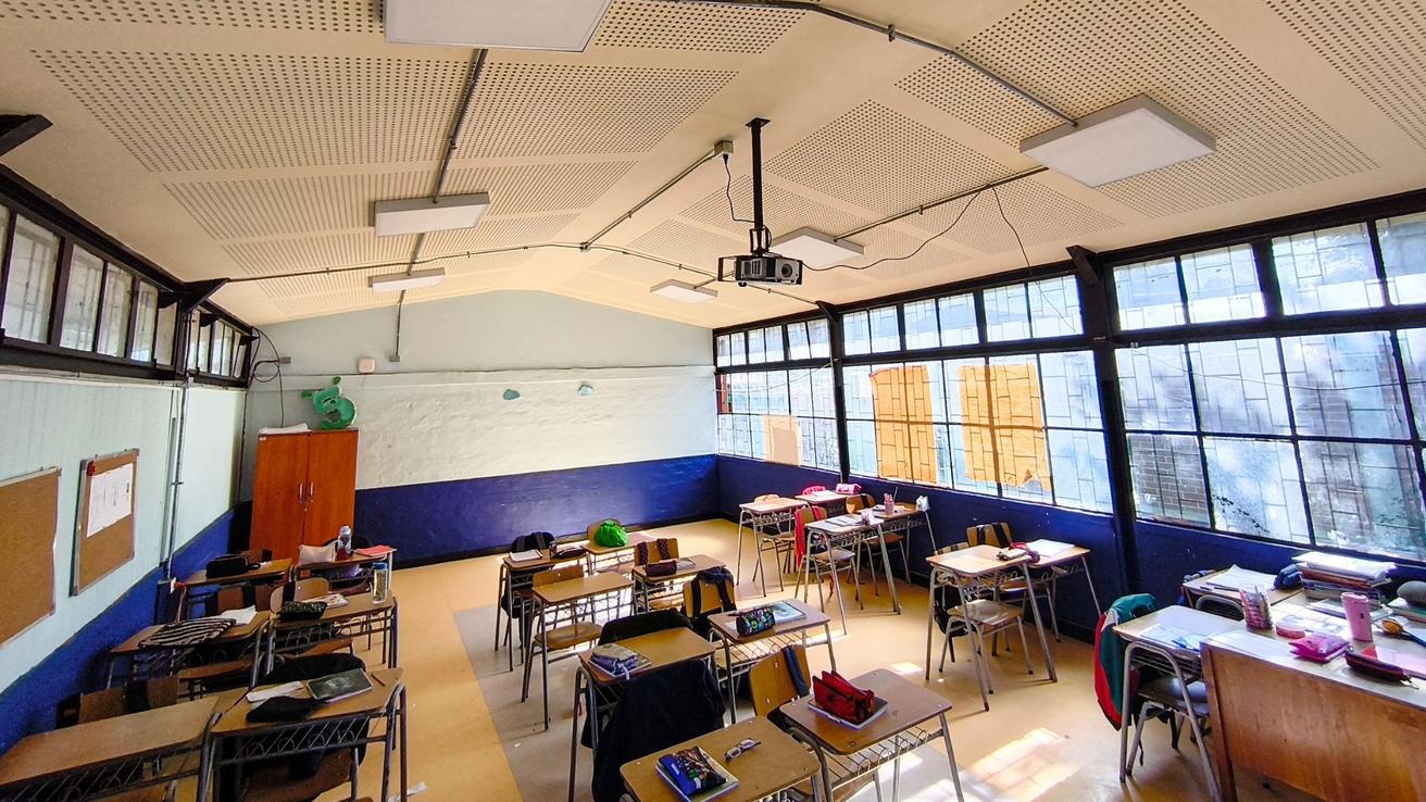 Cuatro alumnos resultaron heridos: Estudiante fue detenido tras activar un petardo al interior de la sala en colegio de Mariquina