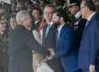 Video: Así fue el saludo entre José Antonio Kast y Gabriel Boric en la ceremonia del aniversario de Carabineros