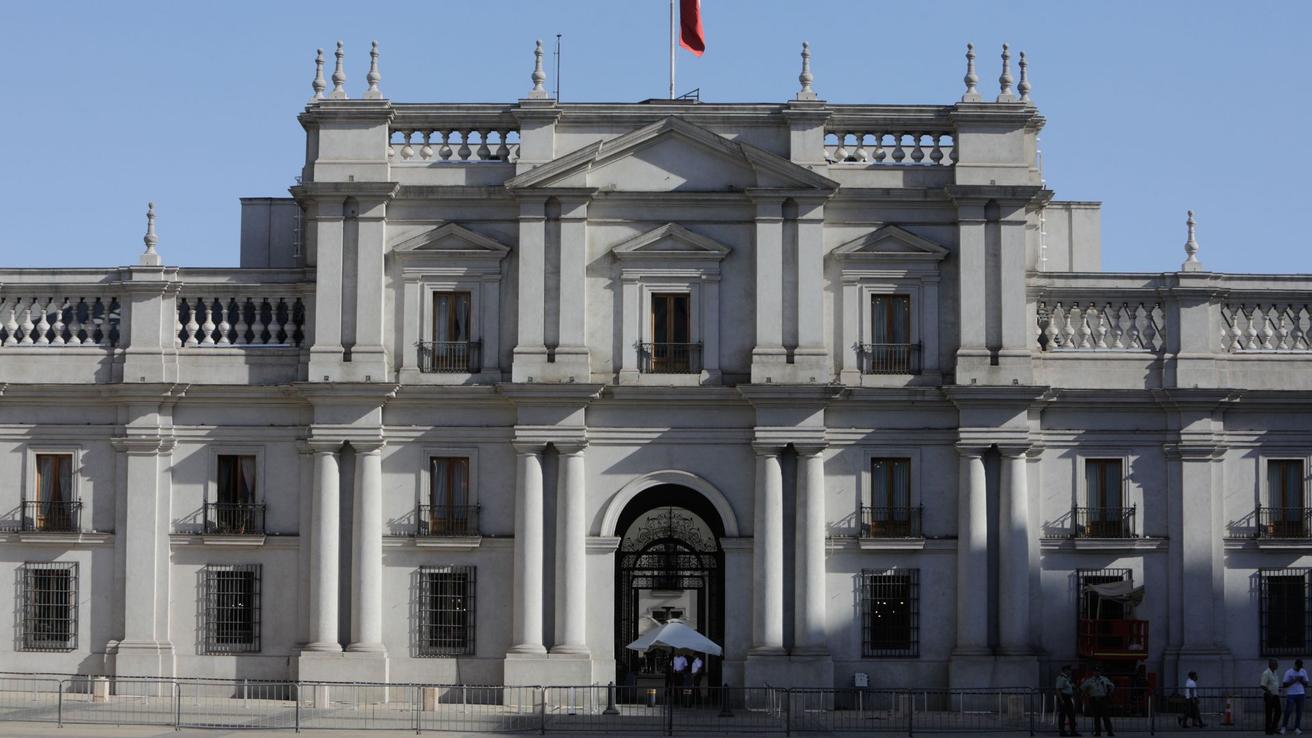 “Yo no lo firmo”: Destapan rebelión al interior del Gobierno tras oficio sobre recortes a programas sociales