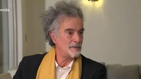Actor Felipe Armas queda con prohibición de acercarse a su pareja tras ser detenido por violencia intrafamiliar