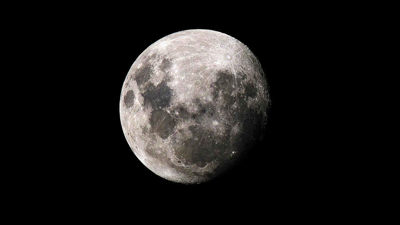 Luna de las Flores: Cuándo y a qué hora se podrá ver en Chile