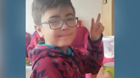 Pesar por muerte de niño de 8 años en Curanilahue: Habría contraído bacteria tras consumir hamburguesa cruda