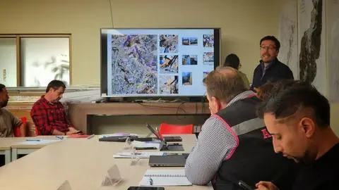 Municipalidad de Penco y entes gubernamentales elaboran plan para mitigar efectos del invierno en zonas afectadas por las llamas