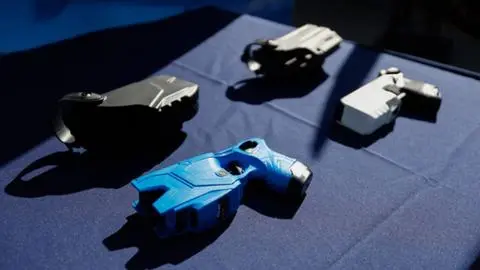 Falta de reglamento impide llegada de pistolas taser al Biobío