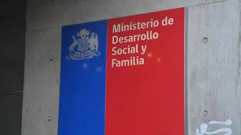 Gobierno reingresa reglamento de nueva Ley de Adopción tras revisión y lo devuelve a Contraloría