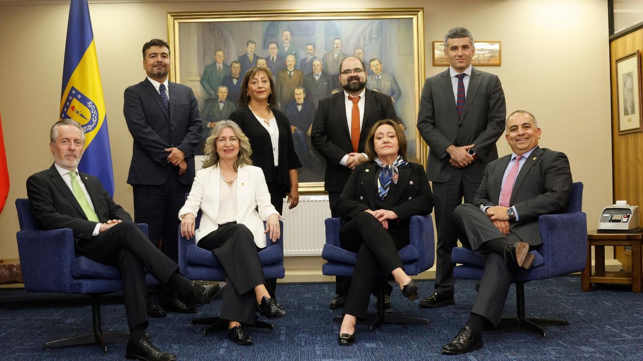 Rectora (e) de la UdeC presenta a parte de su equipo de trabajo