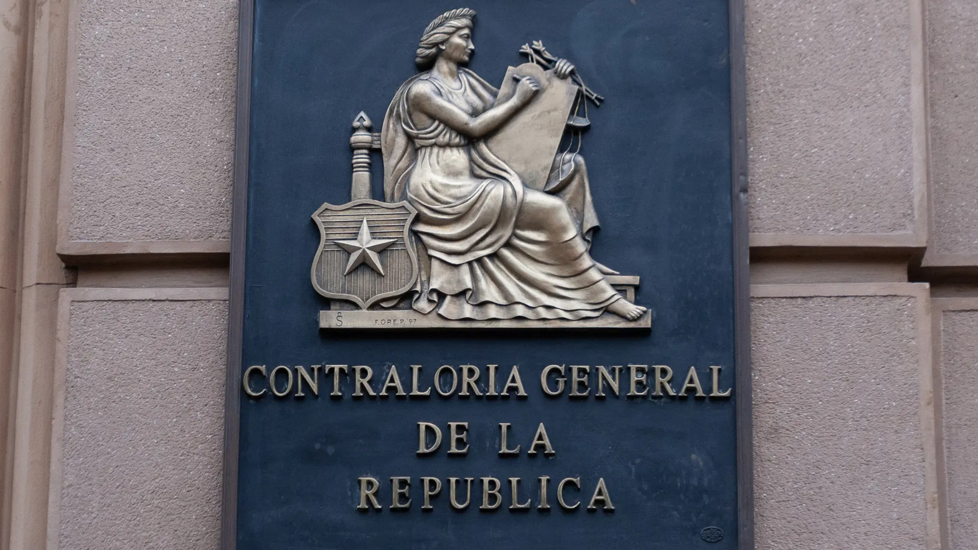 Detectan deudas y pagos sin respaldo en la Asociación de Municipalidades de Chile por más de $35 millones