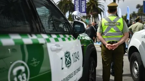 Publican trabajos para civiles en Carabineros con sueldos sobre los $2 millones: Revisa cómo postular y los cargos