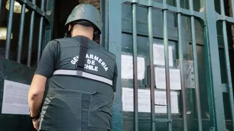 Funcionarios de cárcel de Talca habrían ingresado ebrios al recinto penal: Investigan consumo de alcohol reiterado