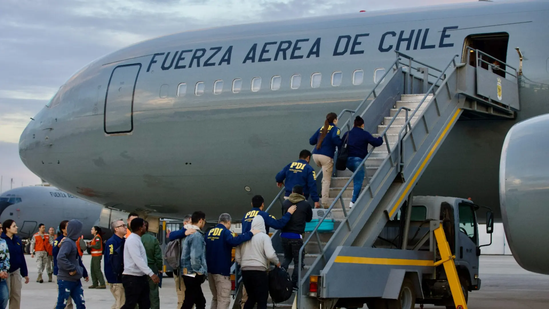 Gobierno de Kast realizará el primer vuelo de expulsión de inmigrantes irregulares: cuándo es y cuántos serán los deportados
