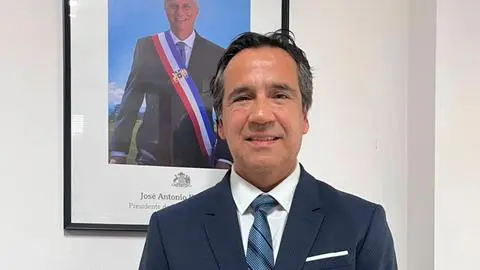 Duró un día en el cargo: Actor Renato Münster renunció a la seremi de las Culturas de la RM