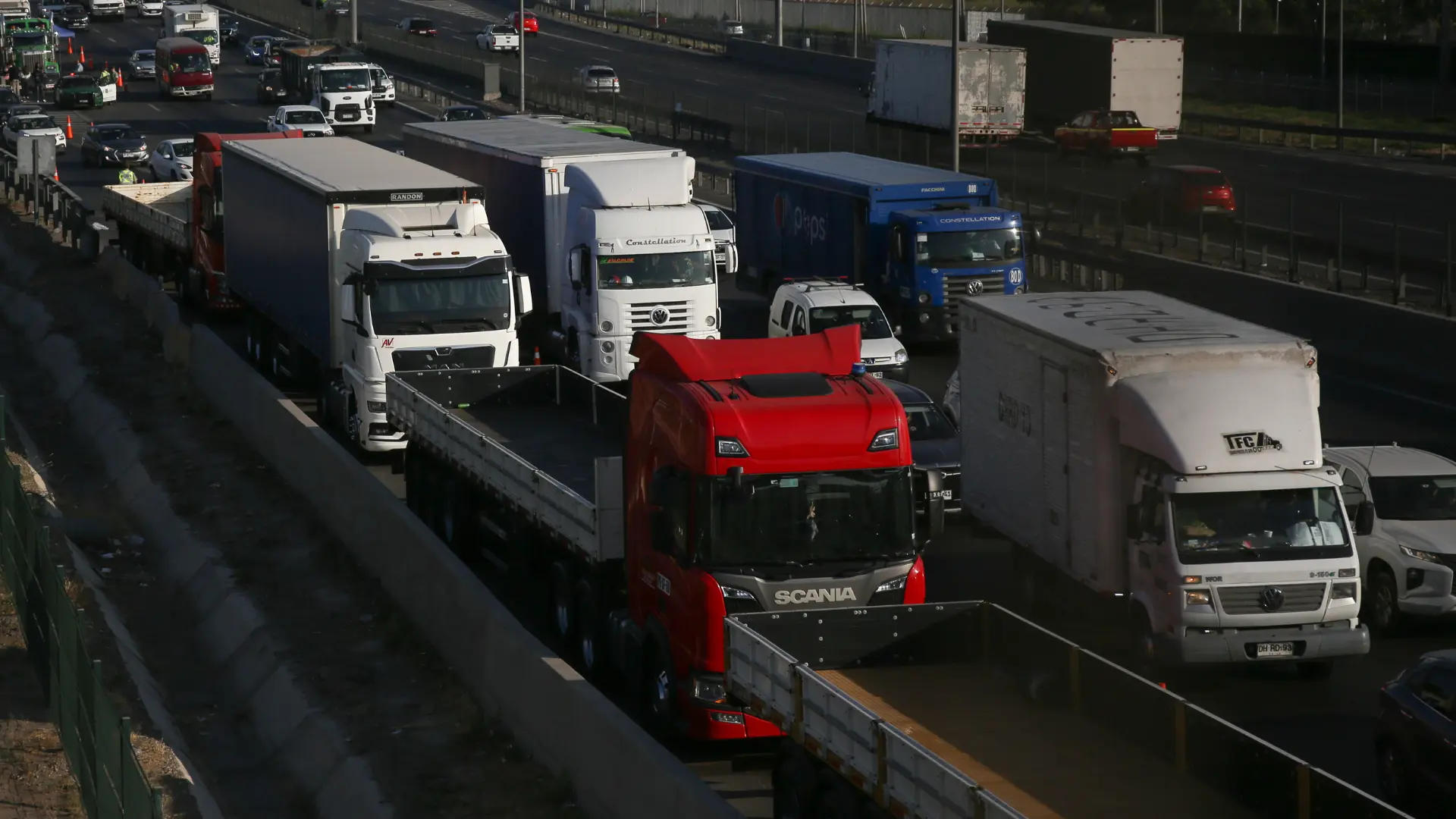 Camioneros rechazan alza de combustible y advierten que “se llegó a un punto de no retorno”