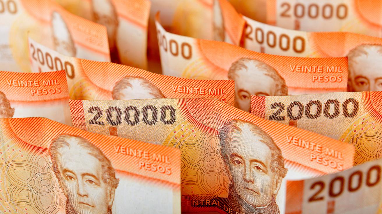Comienza pago de $100 mil a transportistas por alza del combustible: revisa quiénes pueden acceder al beneficio