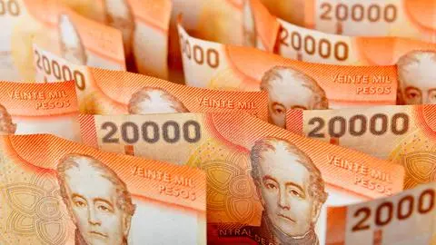 Comienza pago de $100 mil a transportistas por alza del combustible: revisa quiénes pueden acceder al beneficio
