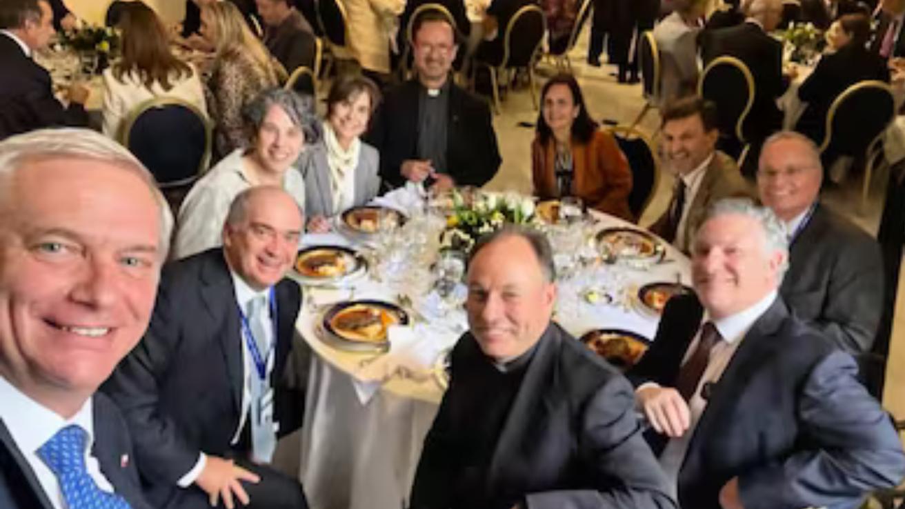 Kast lanza broma del polémico almuerzo en La Moneda con sus ex compañeros: “Era más barato comernos un sanguchito adentro”