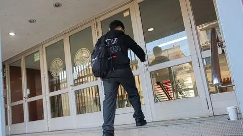 El problema de fondo de las amenazas de tiroteo en centros educacionales y cómo abordarlo, explica académico de Concepción
