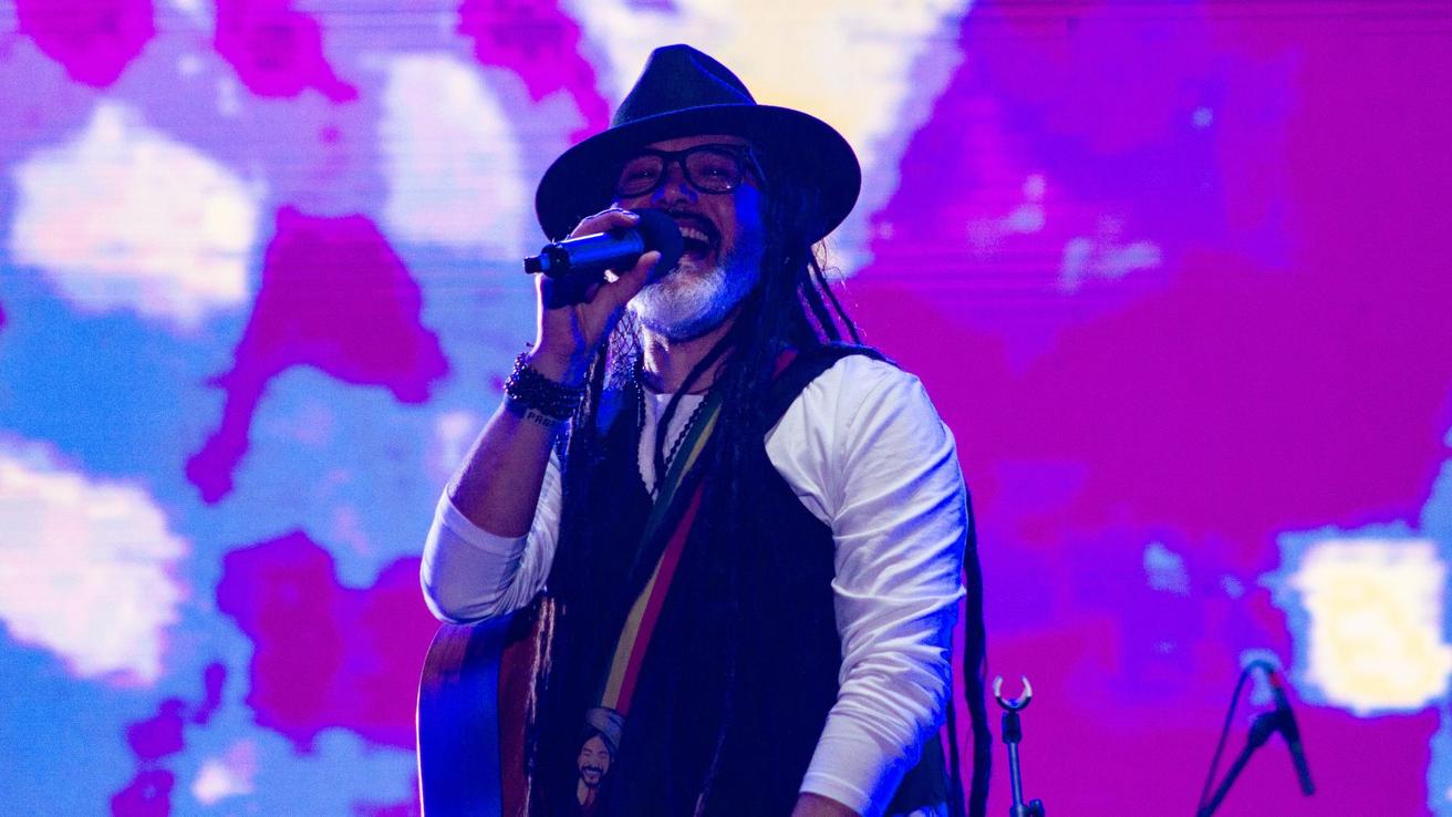 Quique Neira vuelve a Concepción con íntima firma de discos en Casa Vinilo
