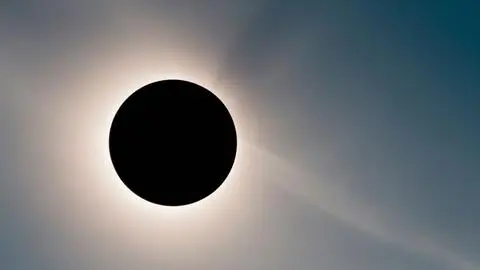 Durará 7 minutos: Confirman eclipse solar en varias regiones de Chile en febrero de 2027