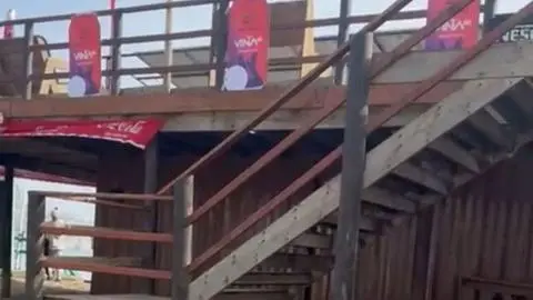 Mujer de 41 años recibió fuerte descarga eléctrica al tocar un fierro en local comercial en playa de Concón