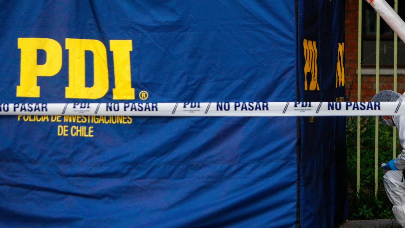 Investigan hallazgo del cuerpo sumergido de una mujer en Coronel
