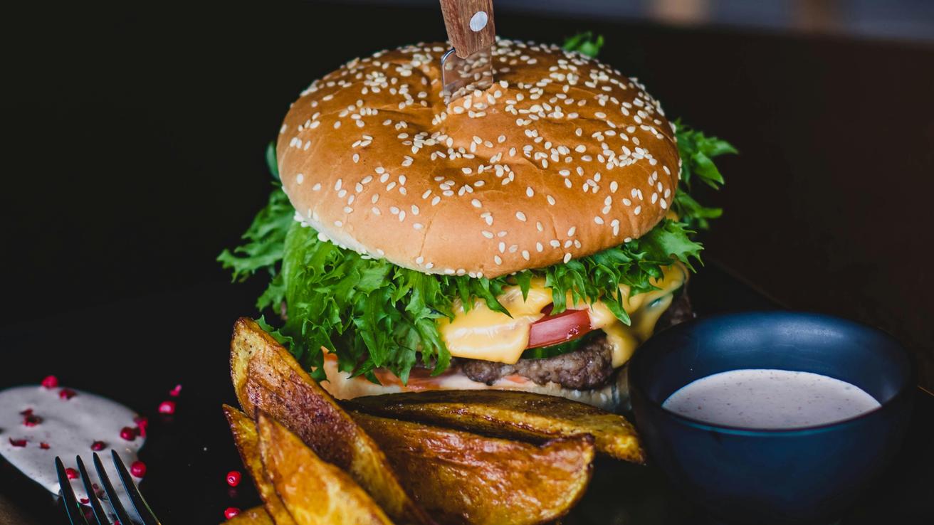 Día de la Hamburguesa en Concepción: Las promociones de hoy en la capital del Biobío