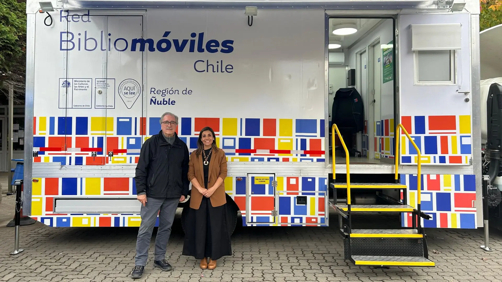 Inauguran bibliomóvil que llevará lecturas a zonas rurales de Ñuble