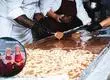 30 metros de sabor: Estudiantes elaboran la barra de chocolate más larga del sur de Chile