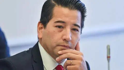 Con un ojo morado: Diputado Javier Olivares reaparece tras golpiza en Olmué